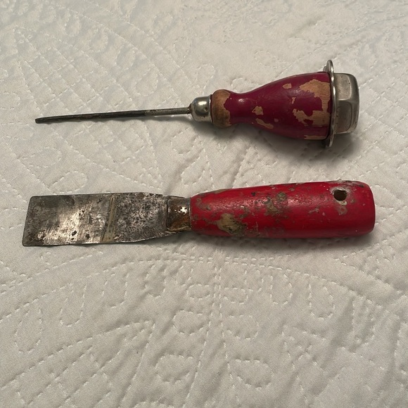 Bundle of 2 Vintage Red Wooden Handles Hand Tools Ice Pick & Putty Knife Scraper - Picture 3 of 11